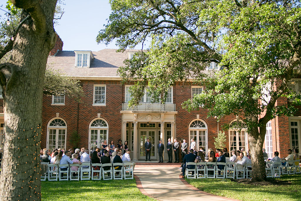 outdoor wedding ceremony at the astin mansion